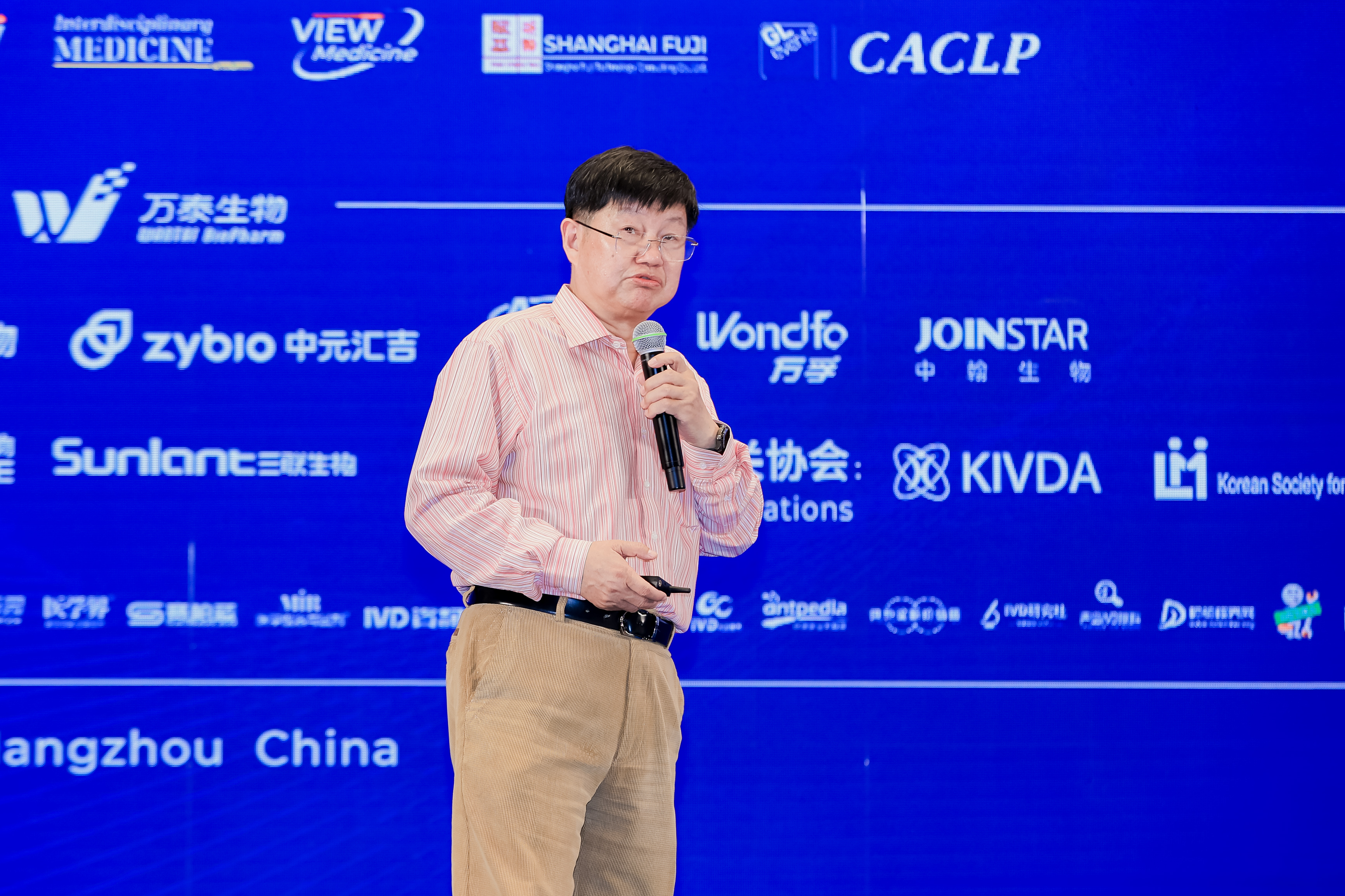 7Q6A8882_3103137419-3532248859